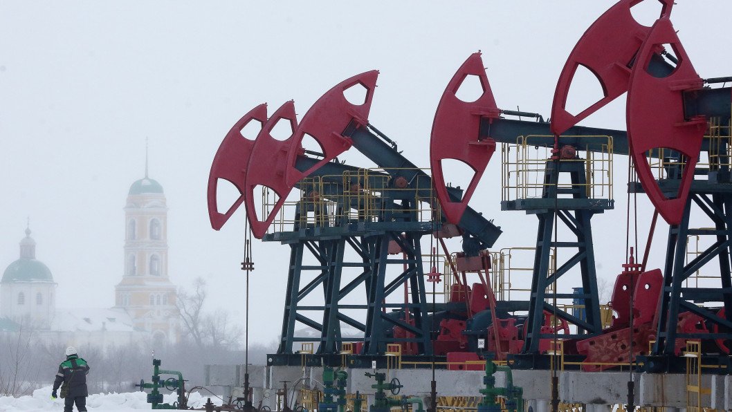 Are Sanctions Working? Russia’s Oil Revenue Collapse Says It All