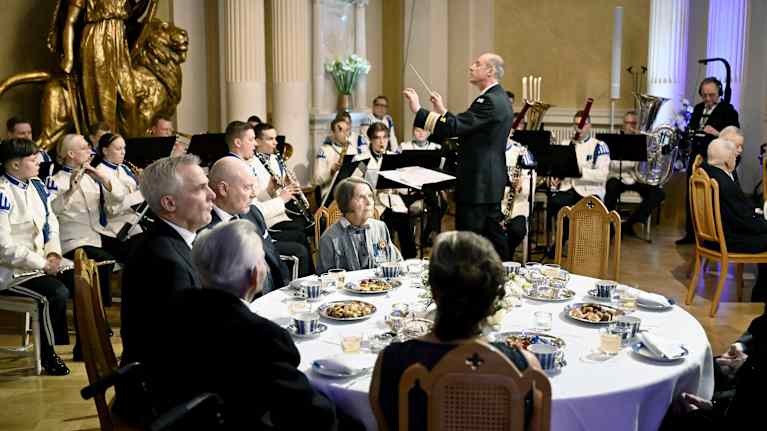 Veterans who defended Finland's independence were guests of the presidential couple at the Presidential Palace on Independence Day.