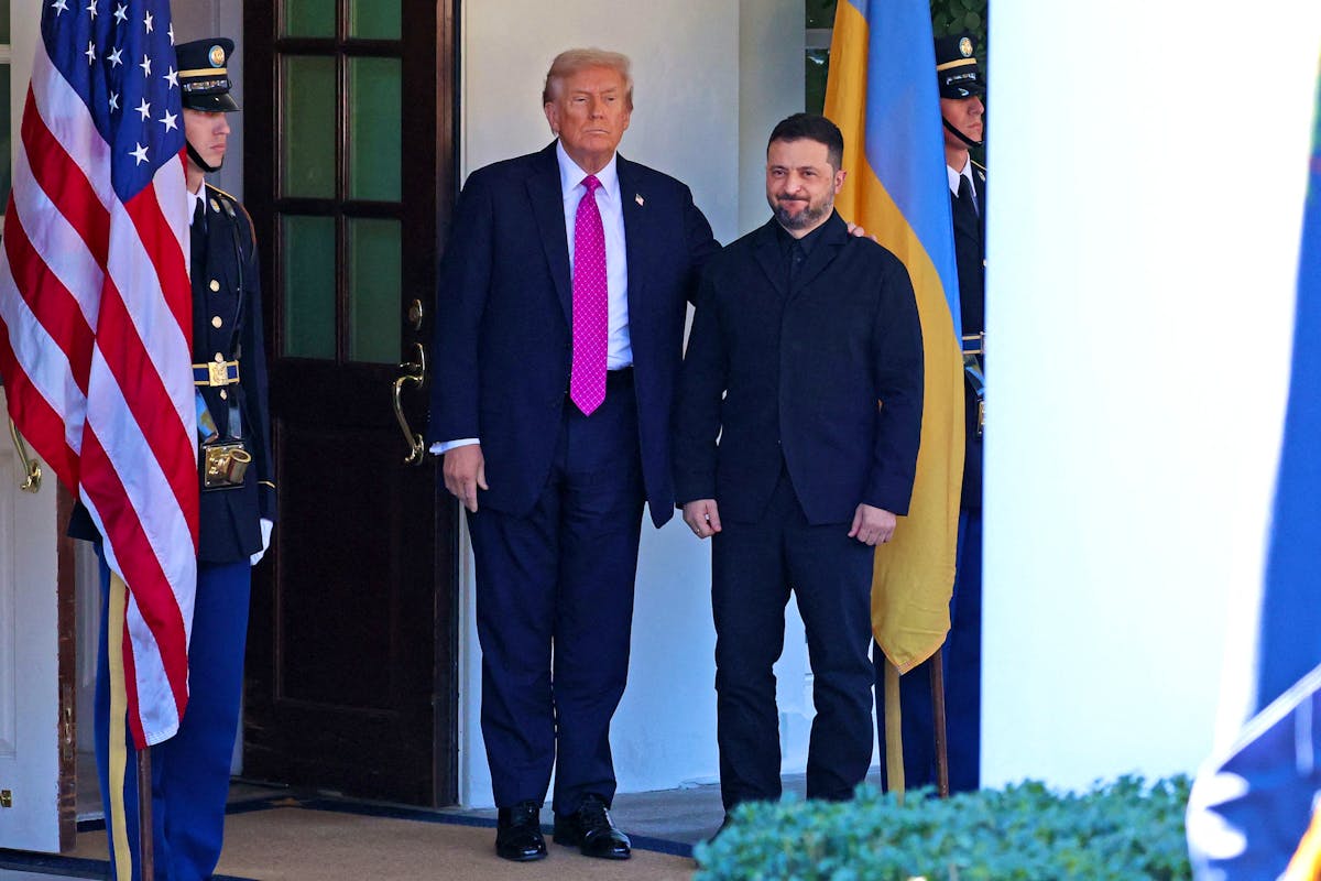 US-Präsident Donald Trump empfängt den ukrainischen Präsidenten Wolodimir Selenski vor dem Weissen Haus zu einem Treffen (17. Oktober 2025).