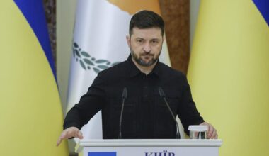 Halvdelen af danskerne bakker op om bidrag til Ukraine, men modstanden vokser: andelen der mener at vi ikke længere bør være blandt de største bidragsydere er steget fra 22% til 30%