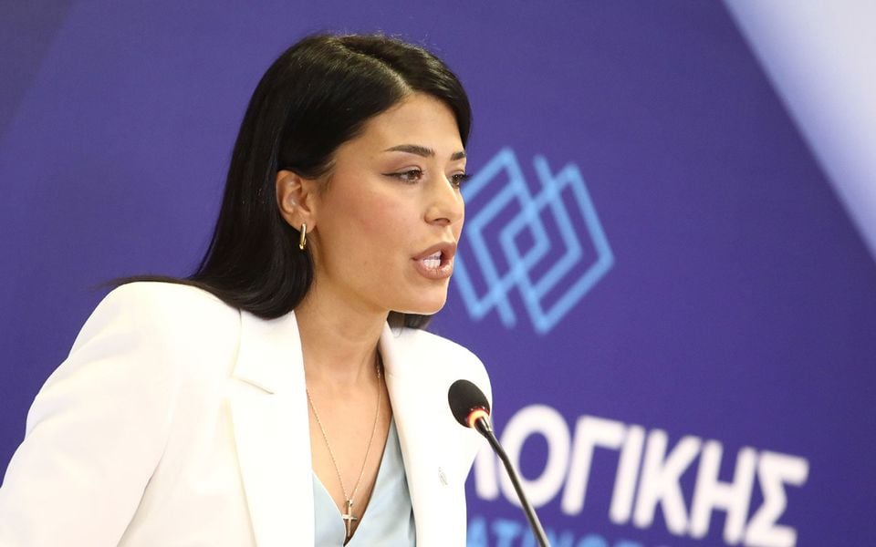 Far-right leader Latinopoulou targets migrants, Roma and gov’t in fiery broadside