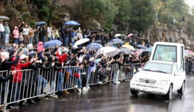 Pope Leo visits Annaya monastery, meets religious leaders and young people in Lebanon｜Arab News Japan