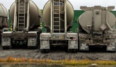 Oil Falls in Choppy Trade as Traders Watch Ukraine Negotiations