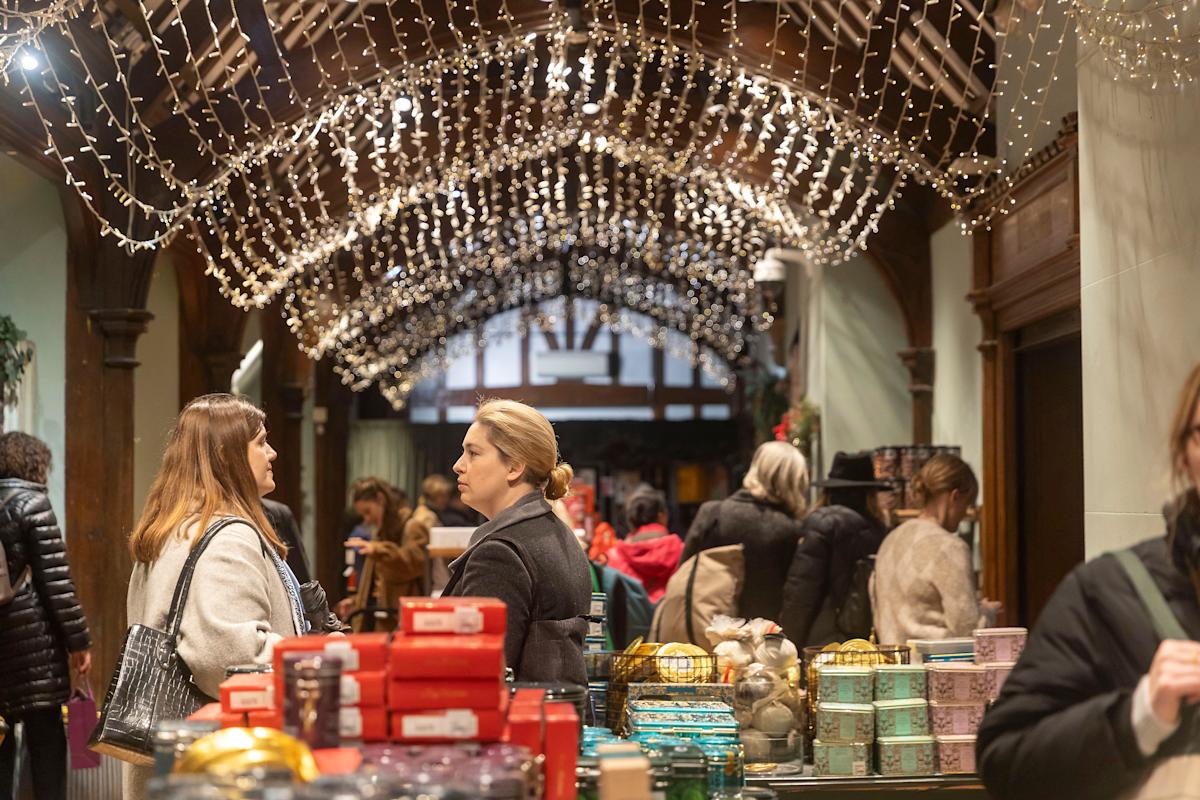 Stocks tick higher as Black Friday fails to give UK retail sales a boost