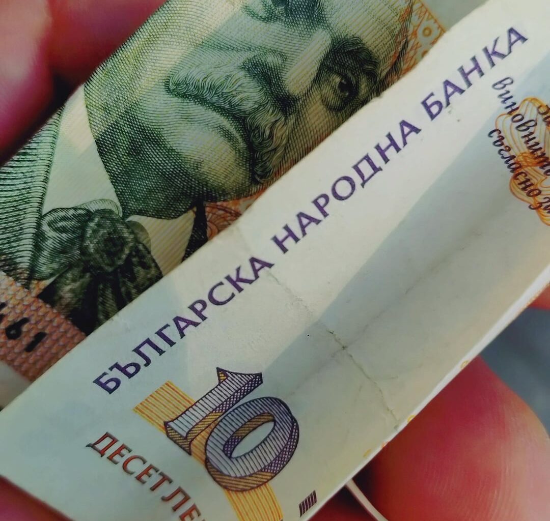 Днес с последните си 10 лв. кеш си купих дюнер "Супер XXL" и осранах с 1 лев в джоба до Нова година