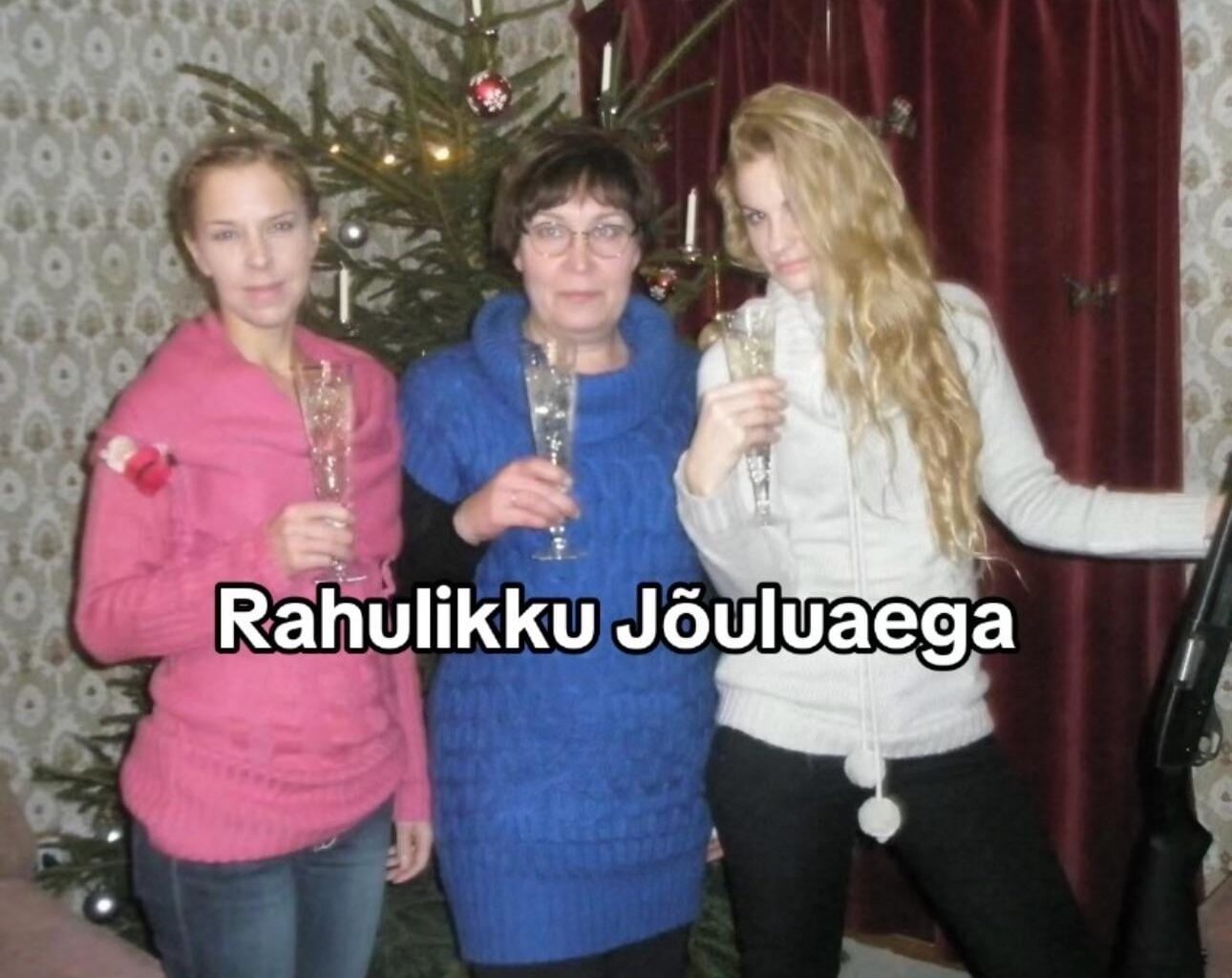 Rahulikku Jõuluaega. Soovivad meie parimad kolm detektiivi :)