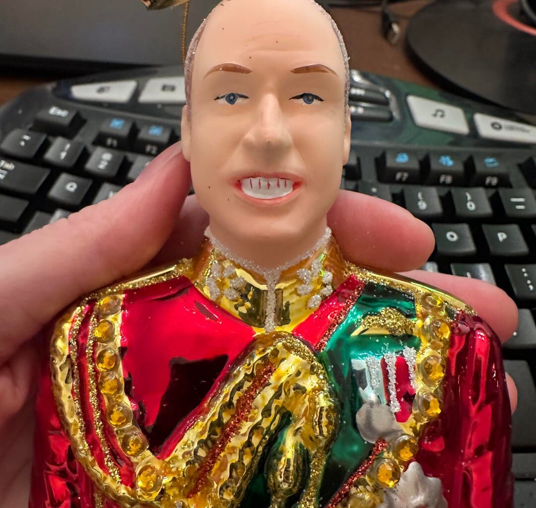 The most beautiful royal Christmas ornament ever!!
