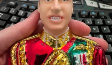 The most beautiful royal Christmas ornament ever!!