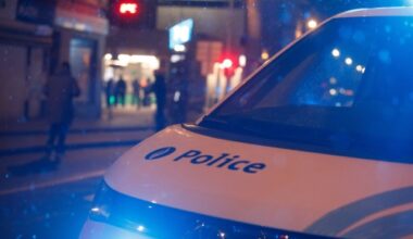 Ils ont fui à 250 km/h : quatre cambrioleurs arrêtés le soir de Noël grâce à une unité de police « entraînée pour les poursuites »