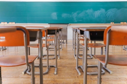 « J’étais encore jeune », « J’étais amoureux » : un professeur a eu des relations sexuelles avec ses élèves mineures en Flandre, il est actuellement jugé