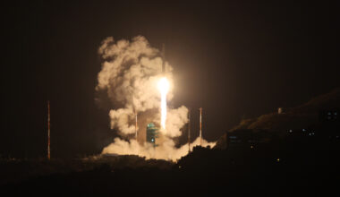 Korea's homegrown space rocket Nuri lifts off from Naro Space Center in Goheung, South Jeolla, at 1:13 a.m. on Nov. 27. [JOONGANG ILBO]