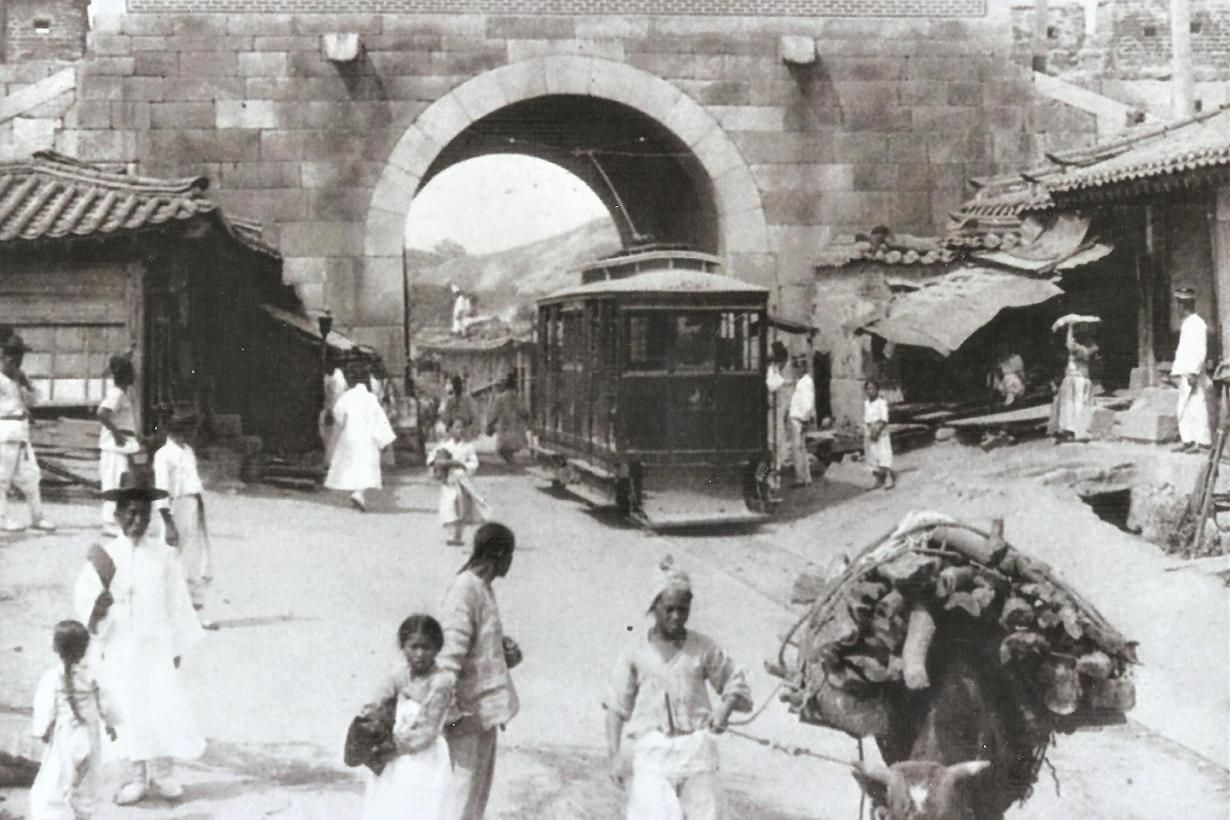 Seoul's streetcars: Between tradition and progress
