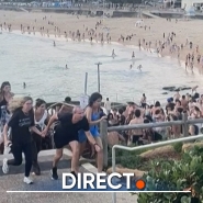 La plage de Bondi évacuée par la foule.