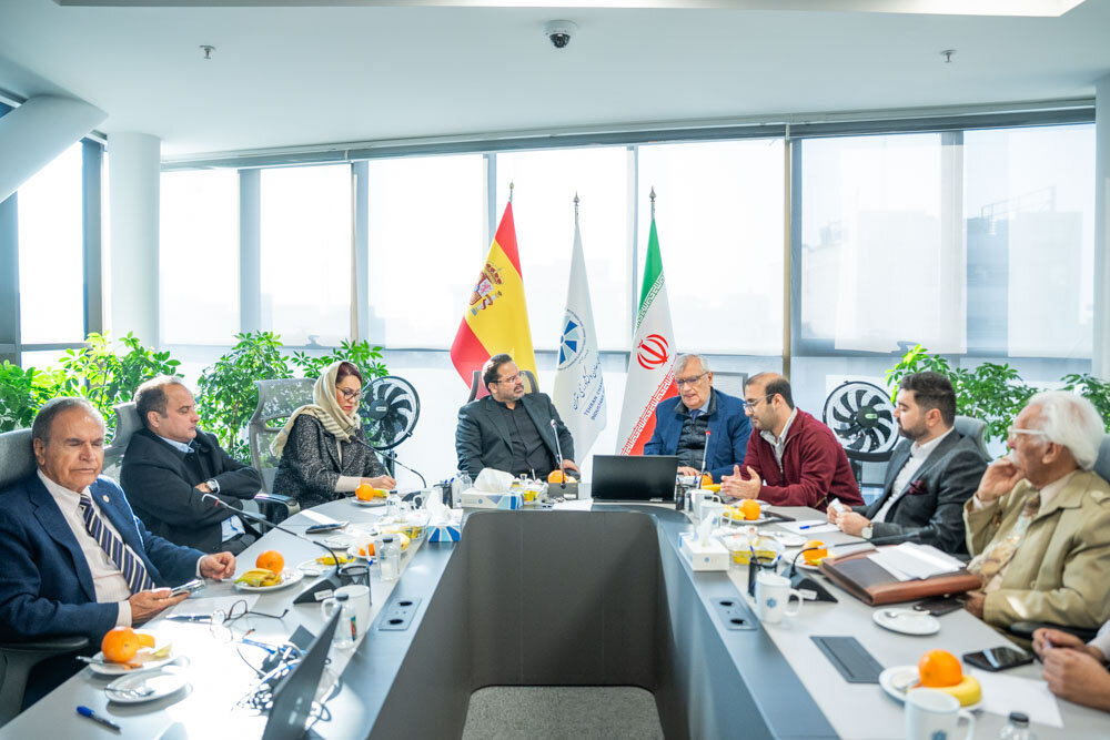 Iranian industrialists discuss expanding economic relations with Spain