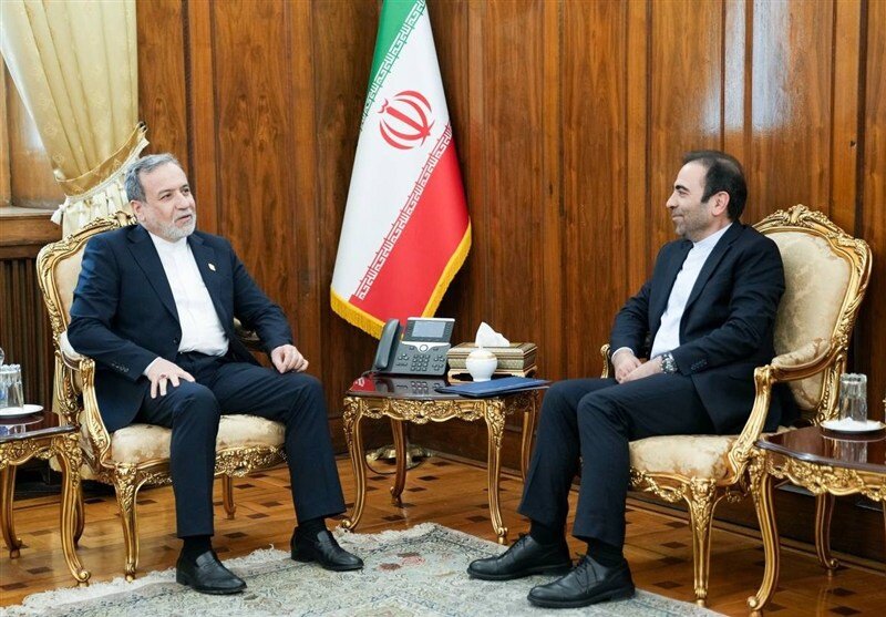 Iranian FM calls for broader cooperation with Armenia