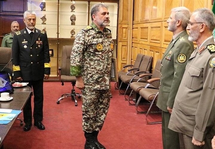 Leader appoints new commanders of Iran air force, air defense