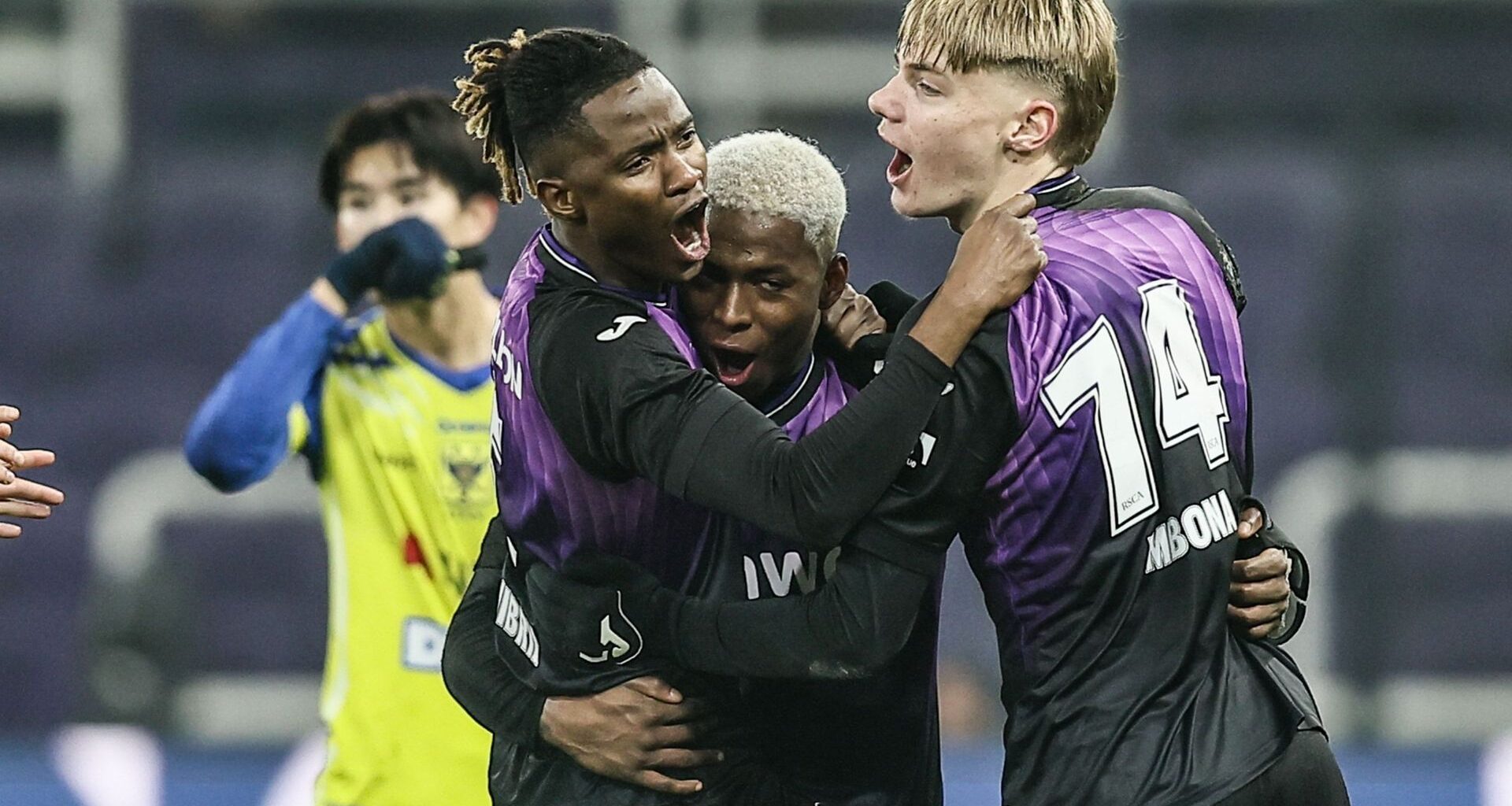 Anderlecht se relève et double Saint Trond au bout d’un choc animé par le VAR