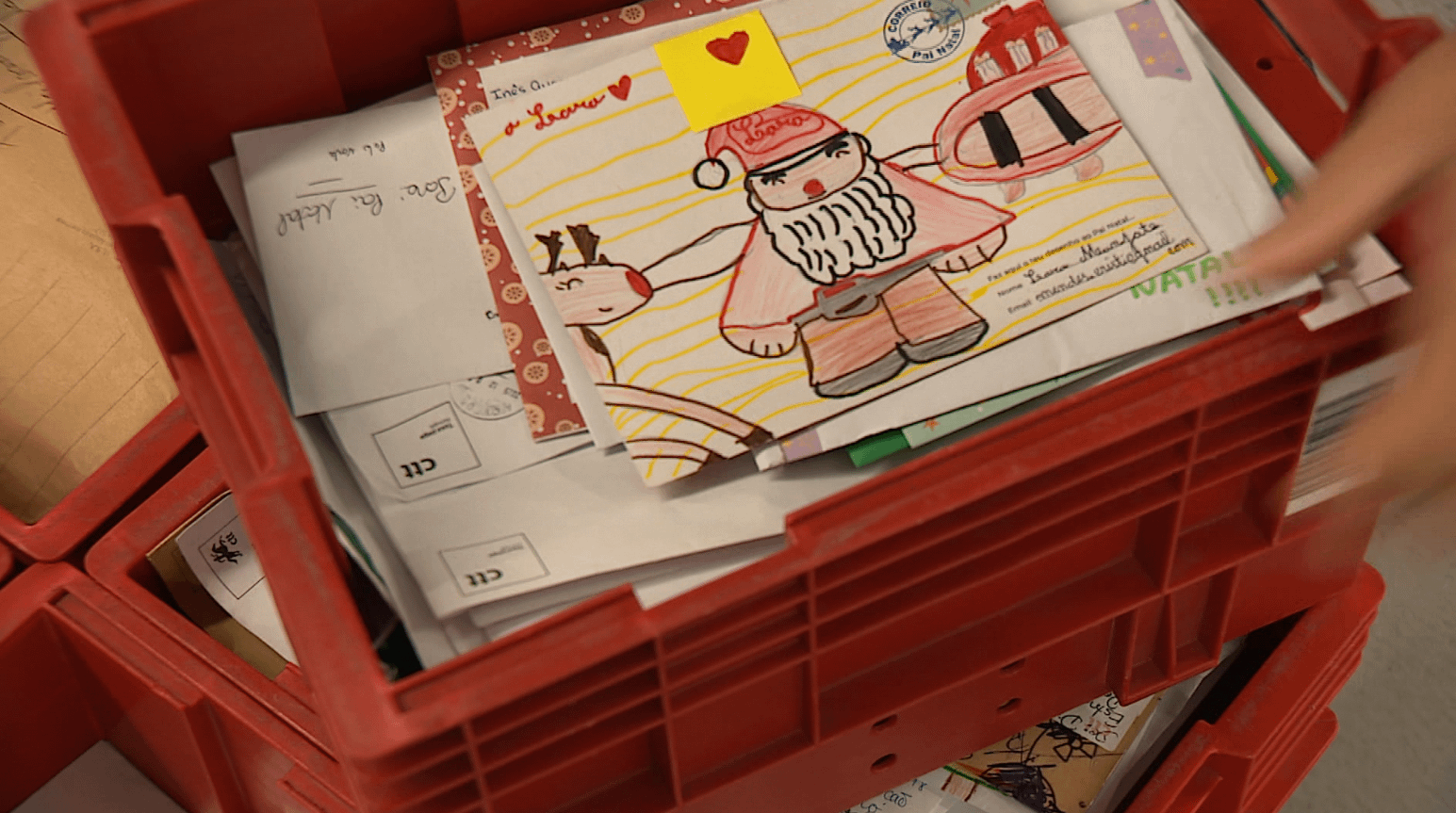 CTT continuam a receber cartas dirigidas ao Pai Natal