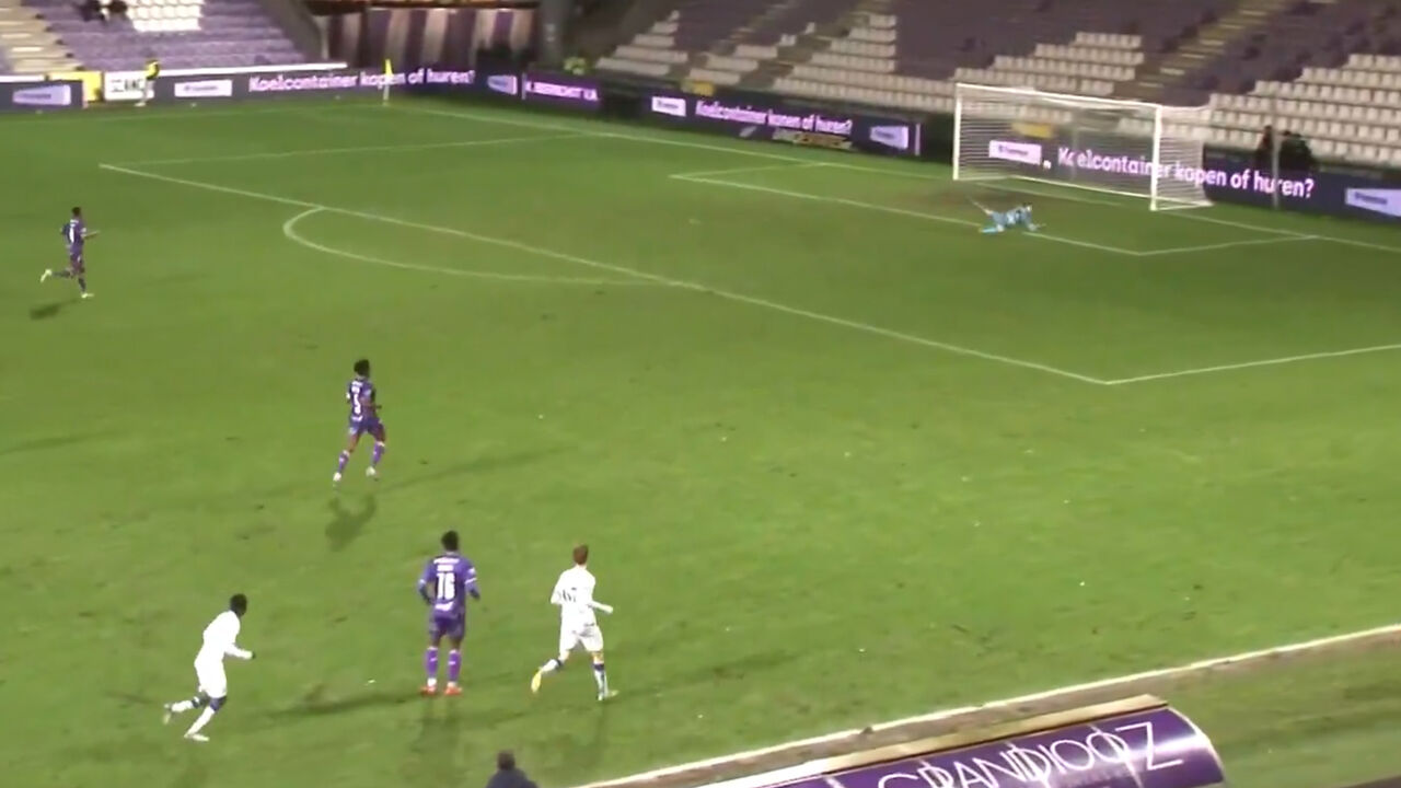 Beerschot zit in vrije val: Jong KAA Gent wint op het Kiel dankzij vreemde treffer