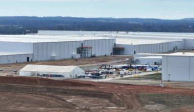 All 1,600 Kentucky battery plant employees laid off as Ford pivots away from EV business | Business