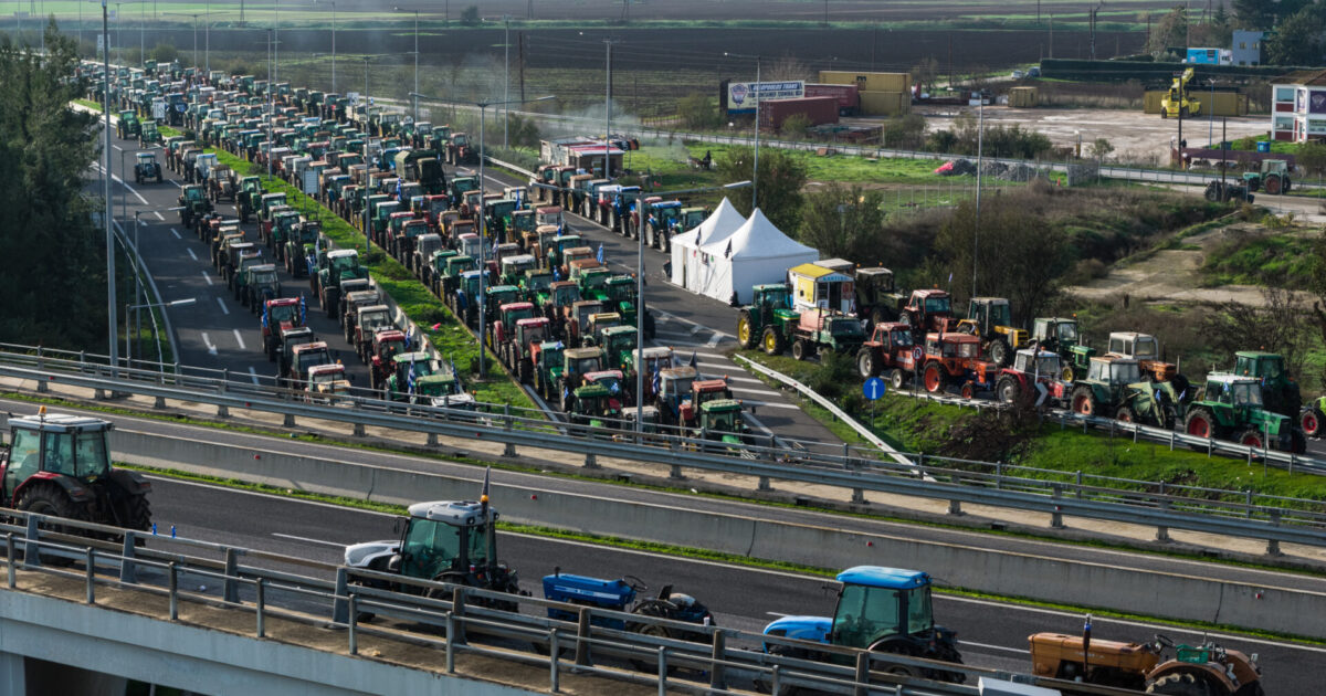 Κρίσιμες οι επόμενες ώρες στα μπλόκα αγροτών στην Δυτική Ελλάδα