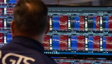 Here's why everyone's talking about a 'K-shaped' economy | Business