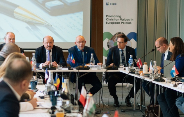 Families must be at the heart of the debate on the economy, say European Christian politicians Families must be at the heart of the debate on the economy, say European Christian politicians