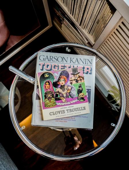 Un raro ejemplar sobre el pintor francés Camille Clovis Trouille (1899-1975), un artista anticlerical, antimilitar y anarquista que nunca vendió sus cuadros y participó en pocas exposiciones