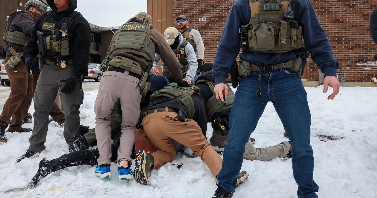 On day of Kristi Noem visit to Chicago, federal immigration agents use tear gas on Elgin crowd
