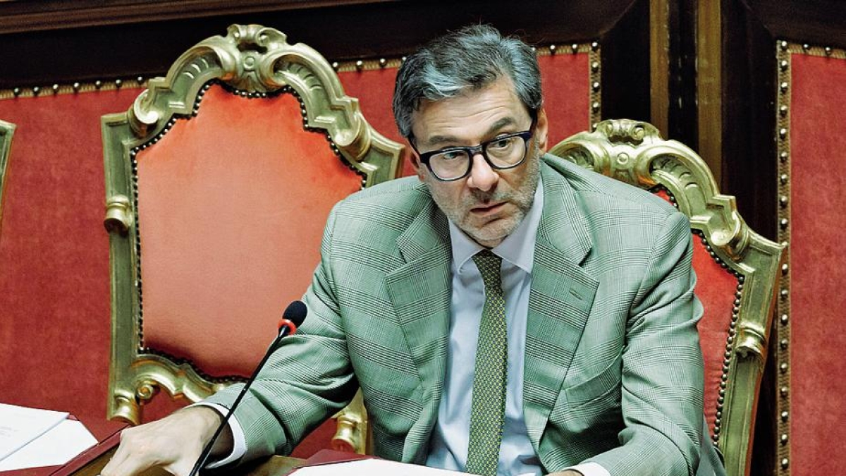 La manovra di bilancio sale di altri 3,5 miliardi. Critiche della Bce sul prelievo alle banche