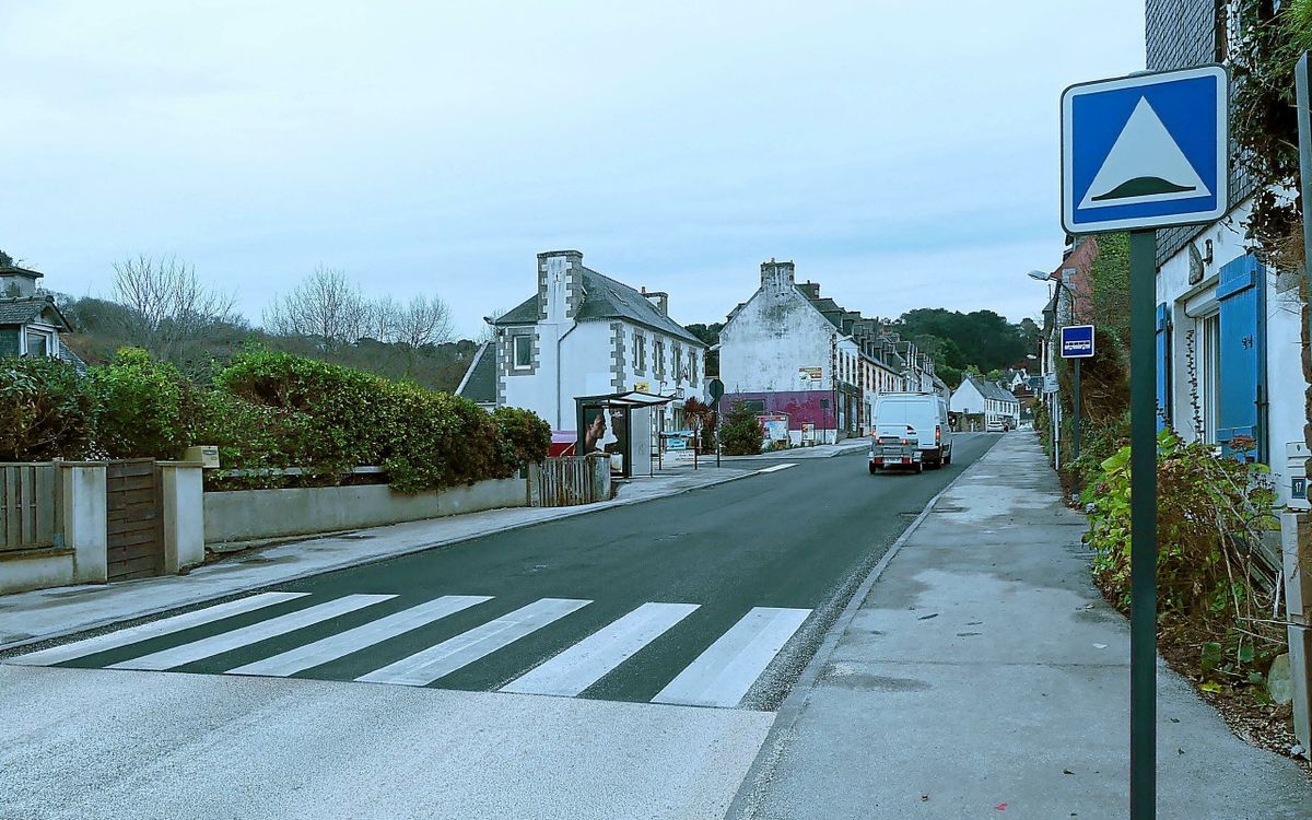 « Il y a toujours eu des gens à passer malgré les sens interdits » : le bourg de Saint-Michel-en-Grève rénové va (enfin) rouvrir