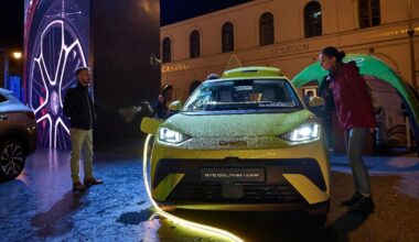 The Rest of the World is Lapping the U.S. in the EV Race /   A recent report found that slowed EV adoption in the USA will make Americans sicker and poorer due to increased air pollution and higher total ownership costs  
#GlobalCarbonFeeAndDividendPetition