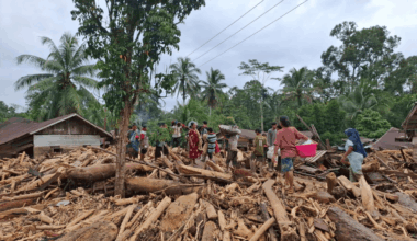 More than 900 Dead, 274 Missing in Indonesia Floods