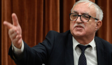 Referendum pe profesii nu există în România și nu poate fi organizat legal