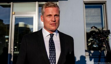 Czech president rejects 'Hitler salute' nominee for minister – DW – 11/30/2025