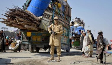 Afghan refugees at risk as deportations surge in Pakistan – DW – 12/22/2025