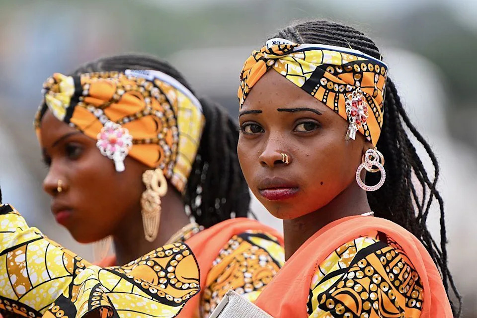 Two women in matching wax fabrics.