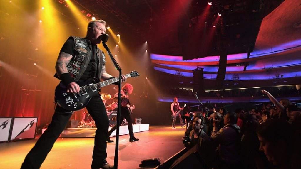 Continuă retragerile trupelor americane din Europa. Trupa Metallica și-a anulat concertele