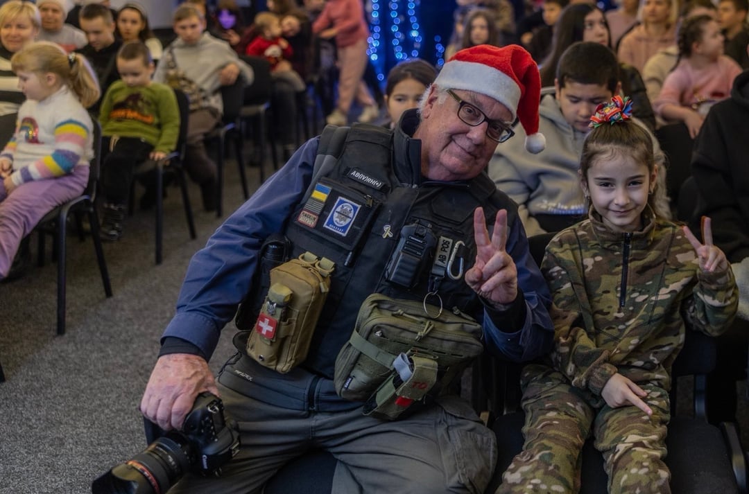 Howard Buffet visiting a bomb shelter in Kherson. Howard is the largest personal donor to Ukraine and has given over $1. Billion Dollars of his personal wealth and saved thousands of lives by doing so.