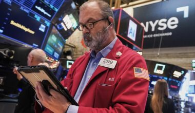 Dow, S&P 500, Nasdaq futures mixed after record-setting day on Wall Street