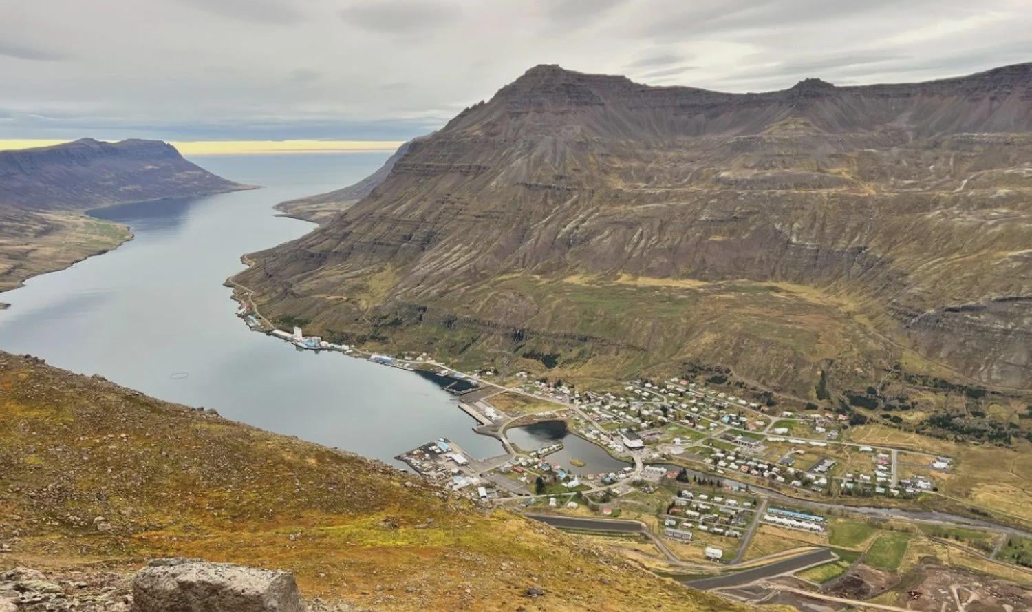 On the eve of Christmas, Iceland recorded its highest December temperature ever, reaching +19.8°C in the town of Seyðisfjörður