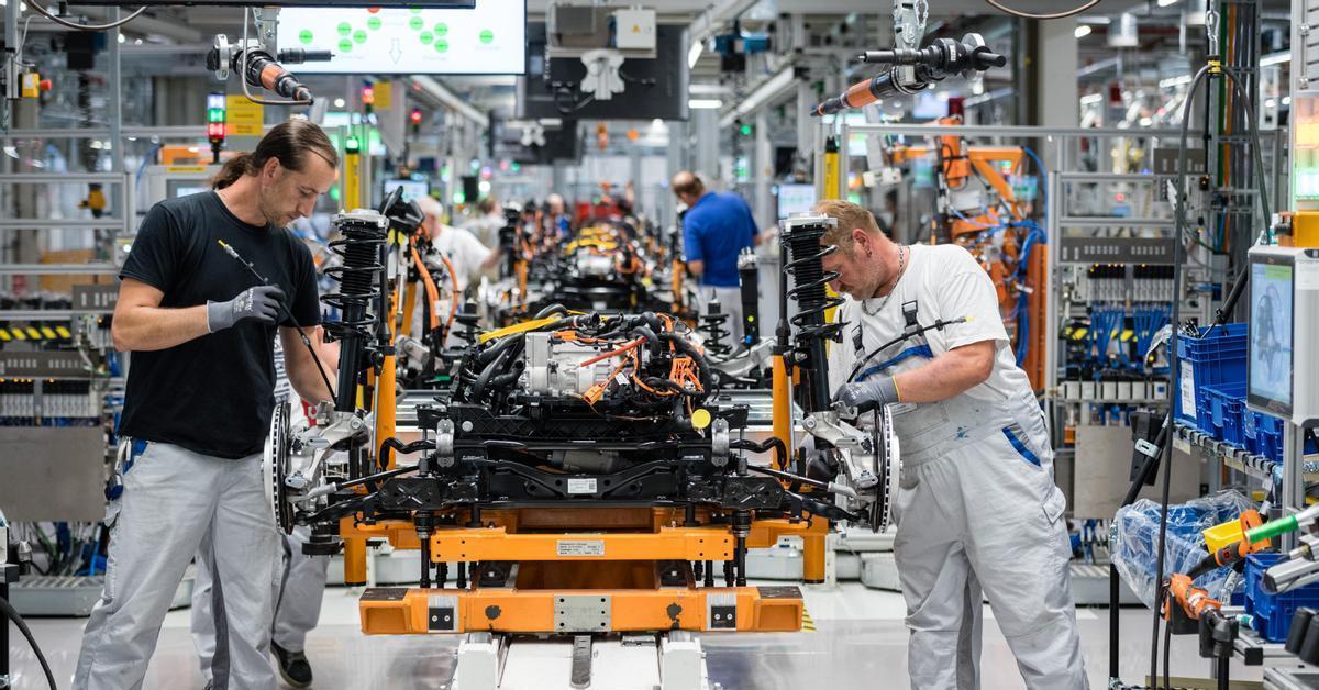 The EU is backtracking and wants to eliminate the end of the combustion engine car.