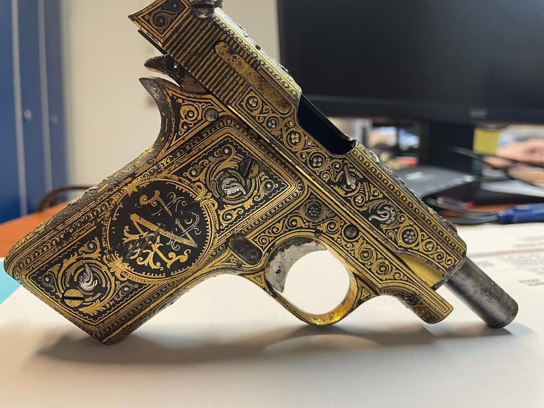 La preciosa pistola de Niceto Alcalá Zamora reencontrada en Francia ya ha llegado a España.