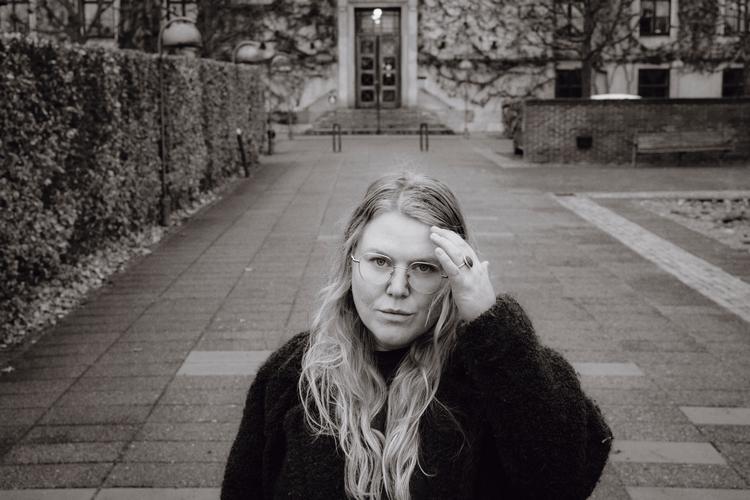 Socialrådgiver:J​eg satte mig ud i bilen og skreg. Det var det eneste, jeg kunne gøre efter mødet med kvinden, der var ramt af kontanthjælpsreformen - Politikerne ønskede sig næppe en plads i Folketinget, fordi de ville gøre folk hjemløse. Men faktum er, at det er konsekvensen af deres beslutninger.