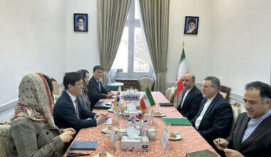Chung Kwang-yong, second from left, director general for the African and Middle Eastern affairs, holds policy talks with Ali Asghar Mohammadi, second from right, director general for East Asia and Oceania at Iran's foreign ministry, in Tehran on Nov. 30. [MINISTRY OF FOREIGN AFFAIRS]