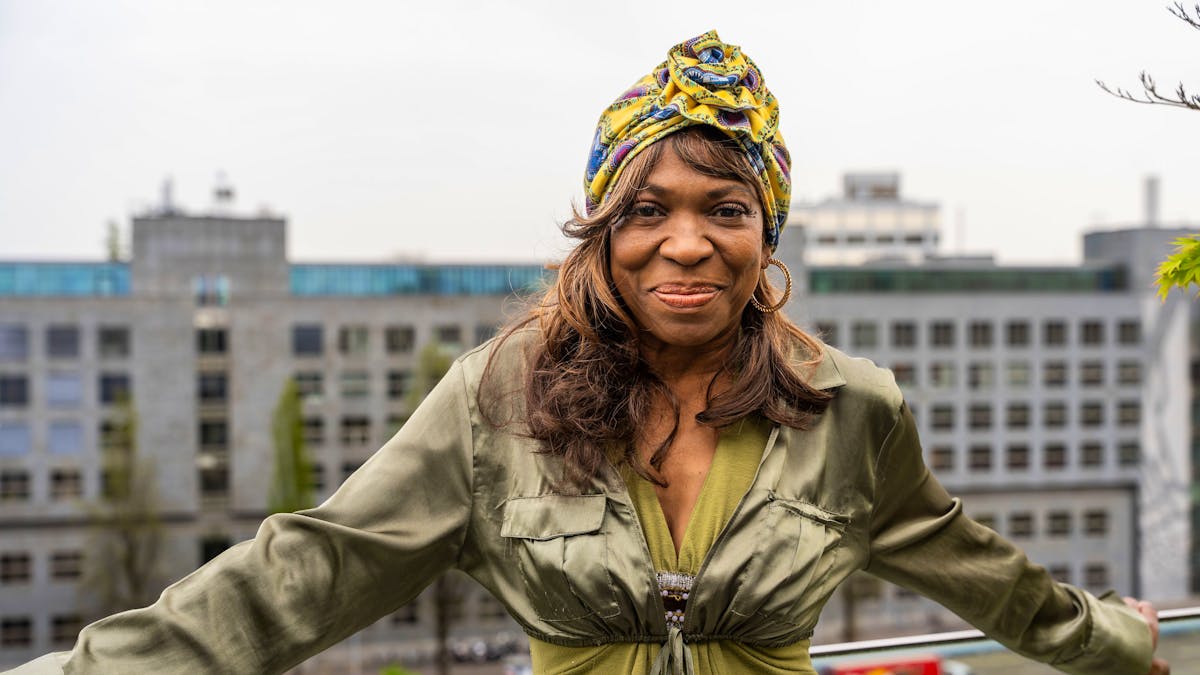 Behördenprobleme: Lori Glori, DJ Bobos Sängerin, sieht ihre Existenz bedroht