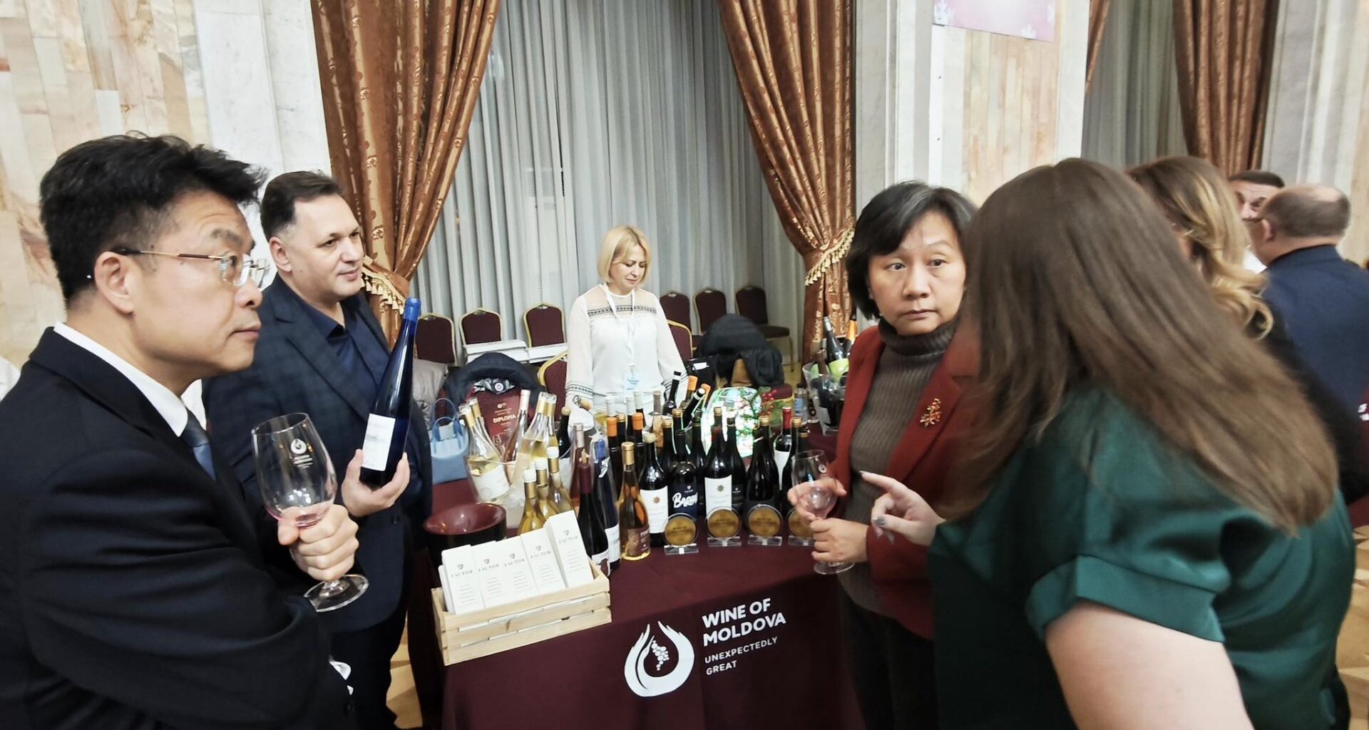 China invites Moldova to international fairs