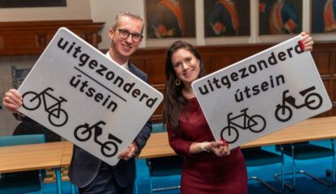 Provincie presenteert tweetalige verkeersborden: Nederlands boven, Fries onder