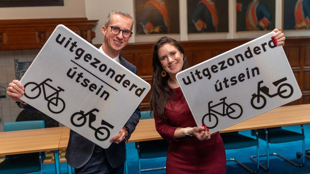 Provincie presenteert tweetalige verkeersborden: Nederlands boven, Fries onder