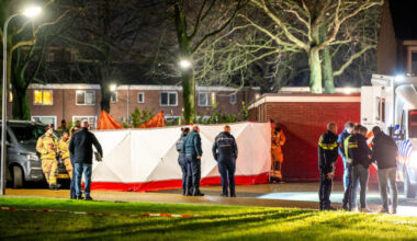 Aan de Van Ewijcksingel in de Drentse plaats werd vrijdagmiddag een 26-jarige man uit Raalte (Overijssel) doodgeschoten.